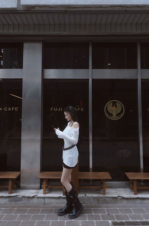 早秋純欲氣質薄針織割破上衣(皮帶另售) 