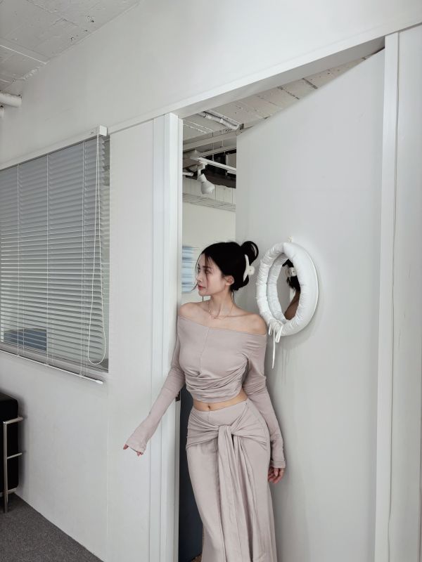 COZY氣質一字領扭結+長裙套裝 氣質杏 