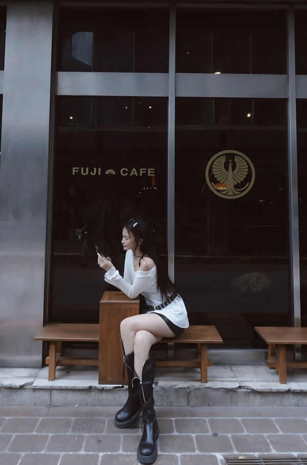 早秋純欲氣質薄針織割破上衣(皮帶另售) 