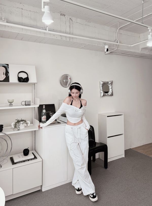 COZY 真兩件繞脖Bratop+排釦圓弧上衣套裝 白 