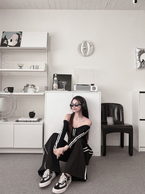 COZY 一字領線條抽繩Bratop 黑 