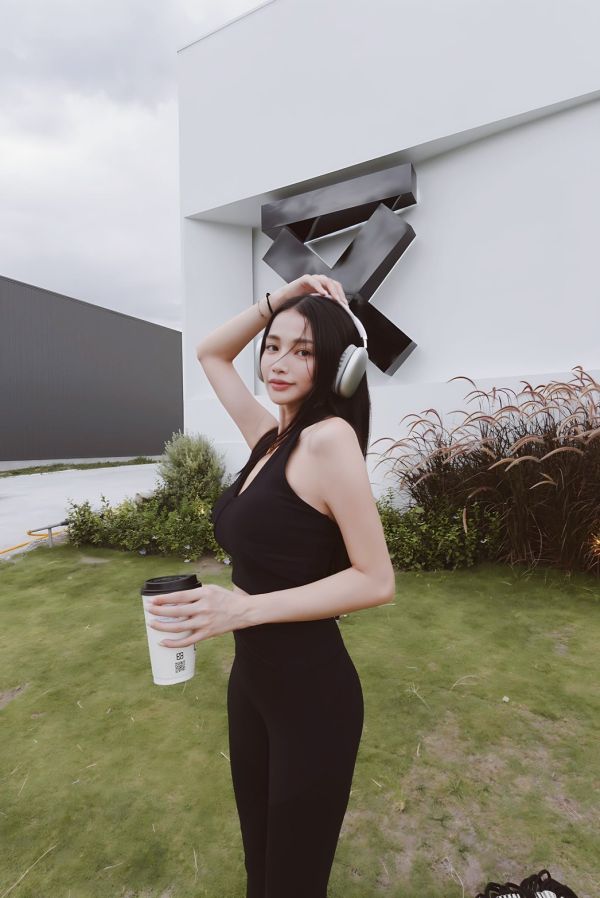 高質感繞脖瑜珈套裝-黑色 高質感繞脖瑜珈套裝