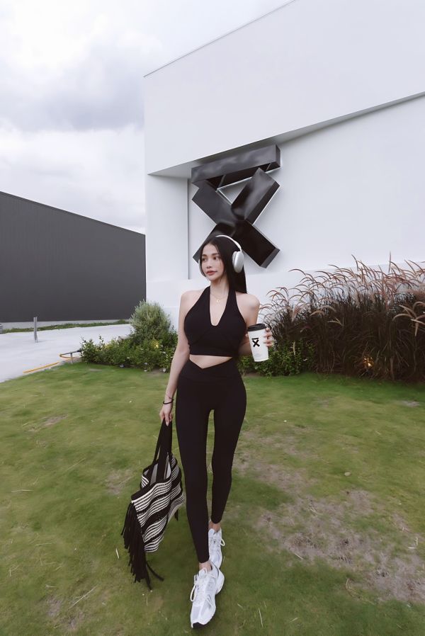 高質感繞脖瑜珈套裝-黑色 高質感繞脖瑜珈套裝