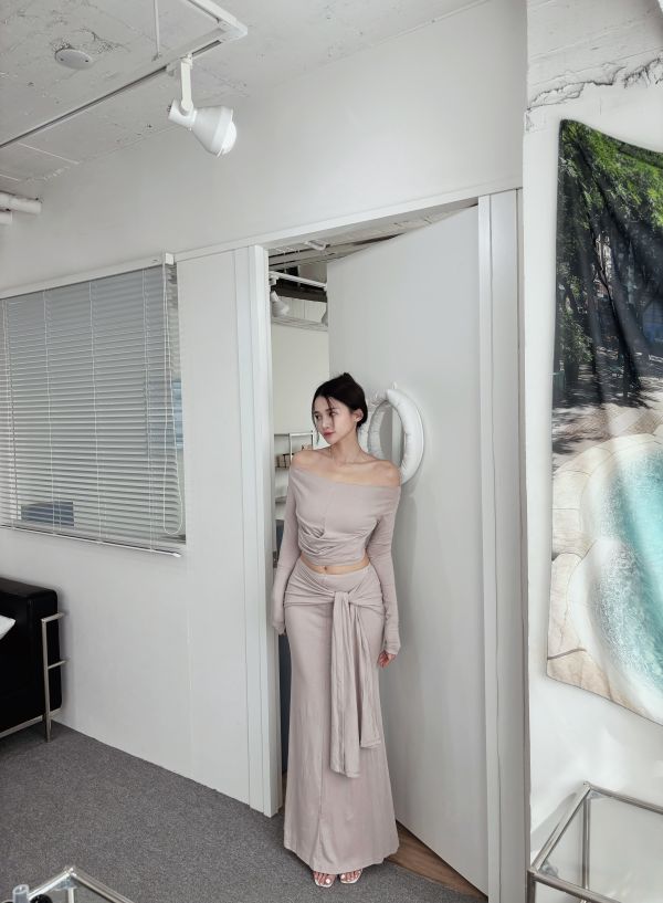 COZY氣質一字領扭結+長裙套裝 氣質杏 