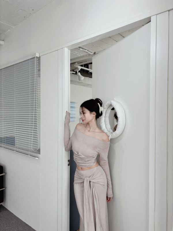 COZY氣質一字領扭結+長裙套裝 氣質杏 