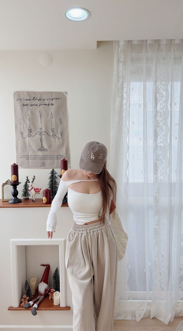 Xmas本期必收斜肩簍空Bratop 白 