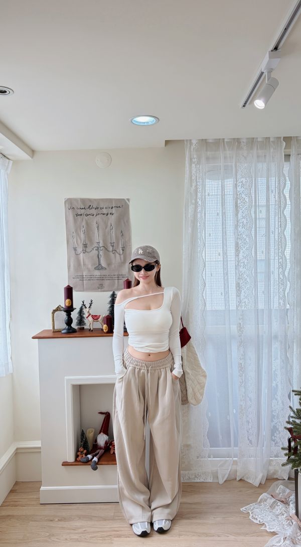 Xmas本期必收斜肩簍空Bratop 白 