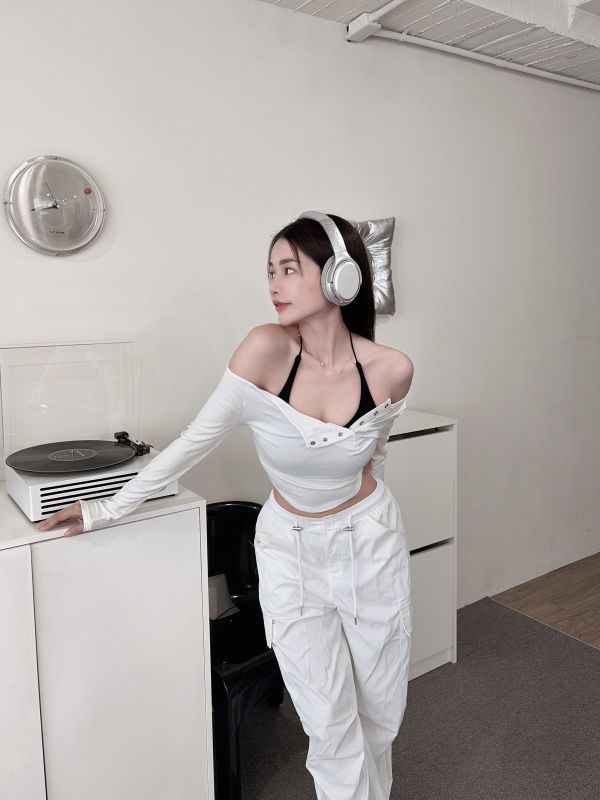 COZY 真兩件繞脖Bratop+排釦圓弧上衣套裝 白 