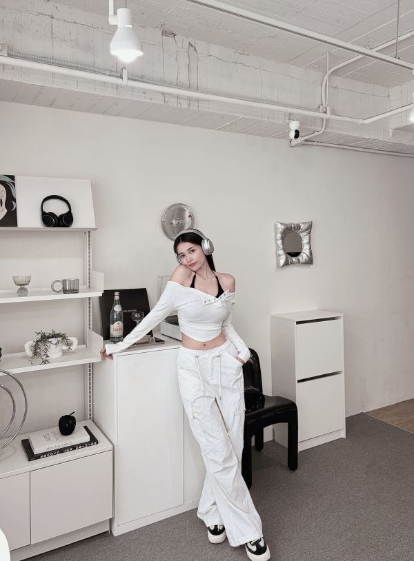 COZY 真兩件繞脖Bratop+排釦圓弧上衣套裝 白 