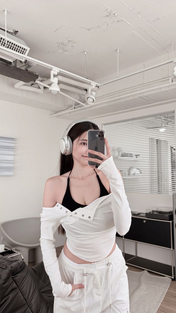 COZY 真兩件繞脖Bratop+排釦圓弧上衣套裝 白 