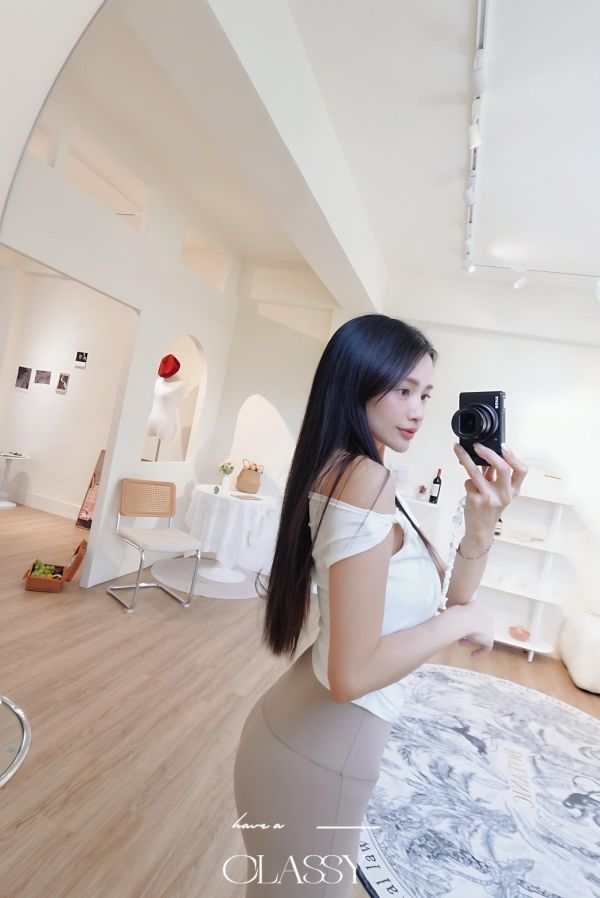 氣質扭結斜肩彈性上衣-白色 