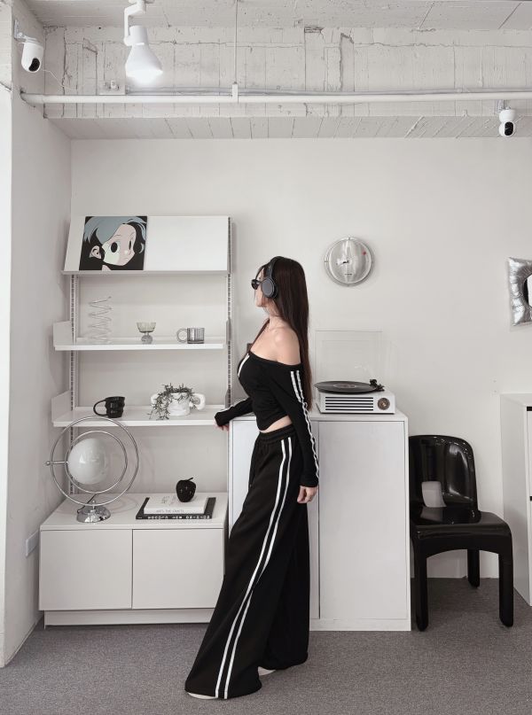 COZY 一字領線條抽繩Bratop 黑 