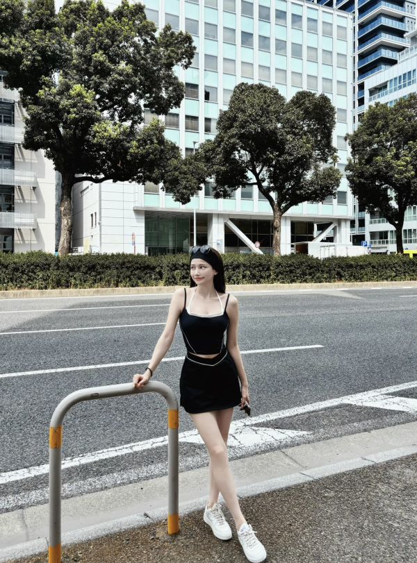 NAGOYA本期大推假兩件繞脖線條Bratop 黑 