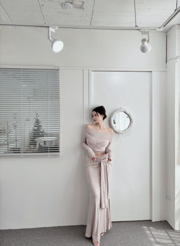 COZY氣質一字領扭結+長裙套裝 氣質杏 