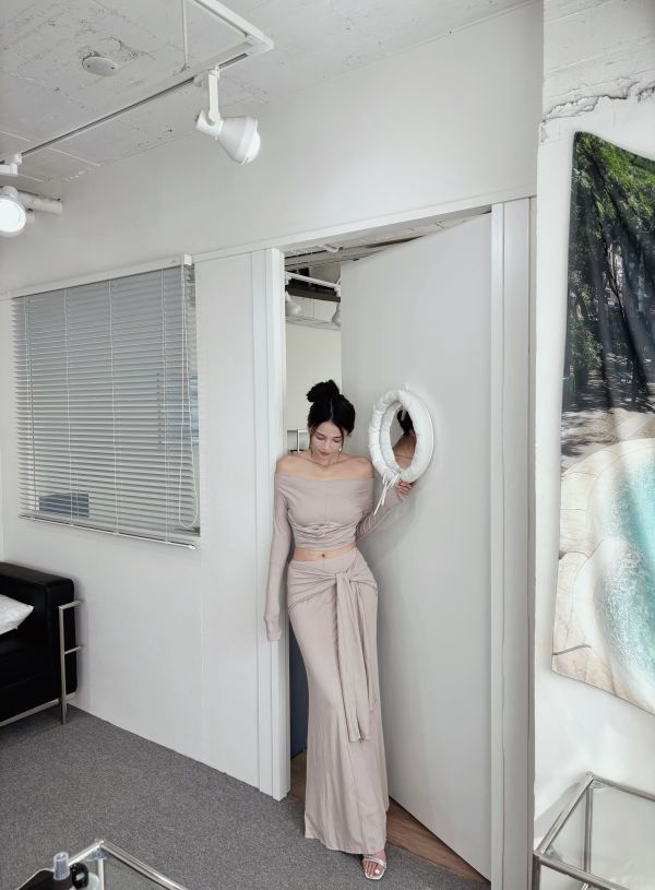 COZY氣質一字領扭結+長裙套裝 氣質杏 