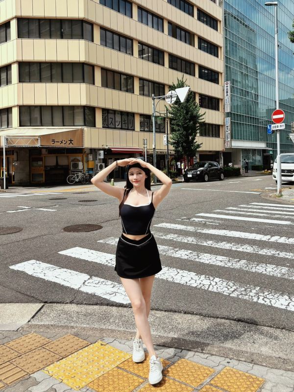 NAGOYA  線條v型腰頭瑜珈褲裙 