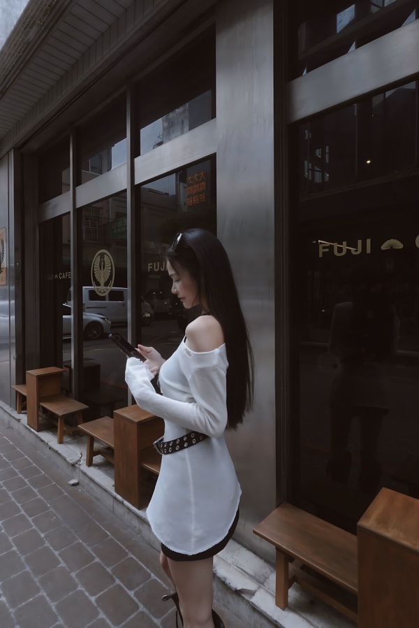 早秋純欲氣質薄針織割破上衣(皮帶另售) 