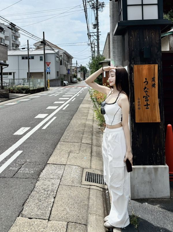 NAGOYA本期大推假兩件繞脖線條Bratop 白 