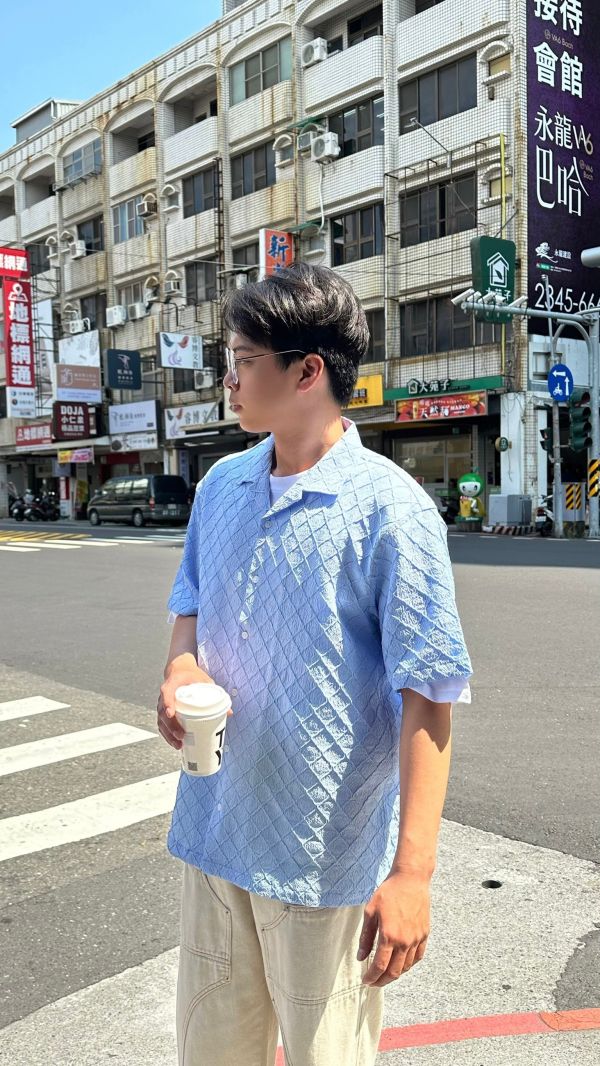 浮雕菱格短袖襯衫 