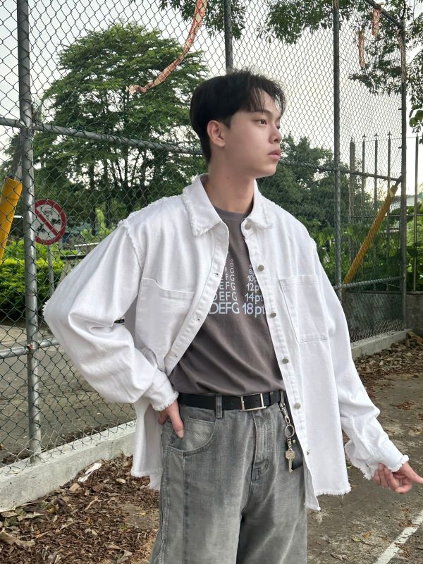 做舊抽鬚排扣牛仔夾克 