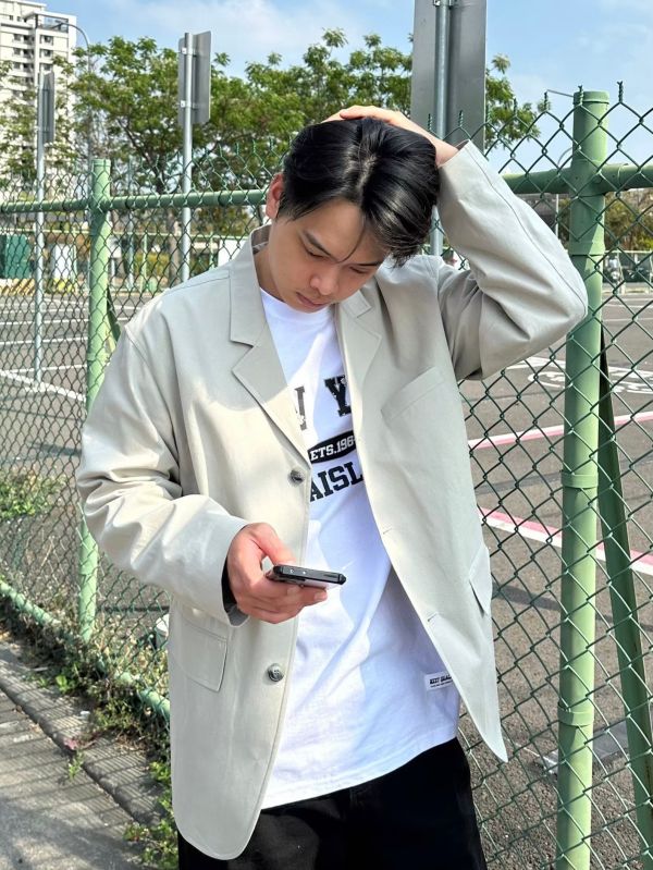 硬挺棉麻西裝外套 