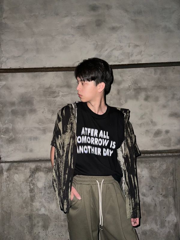 ATFER ALL晃動字母效果短袖 