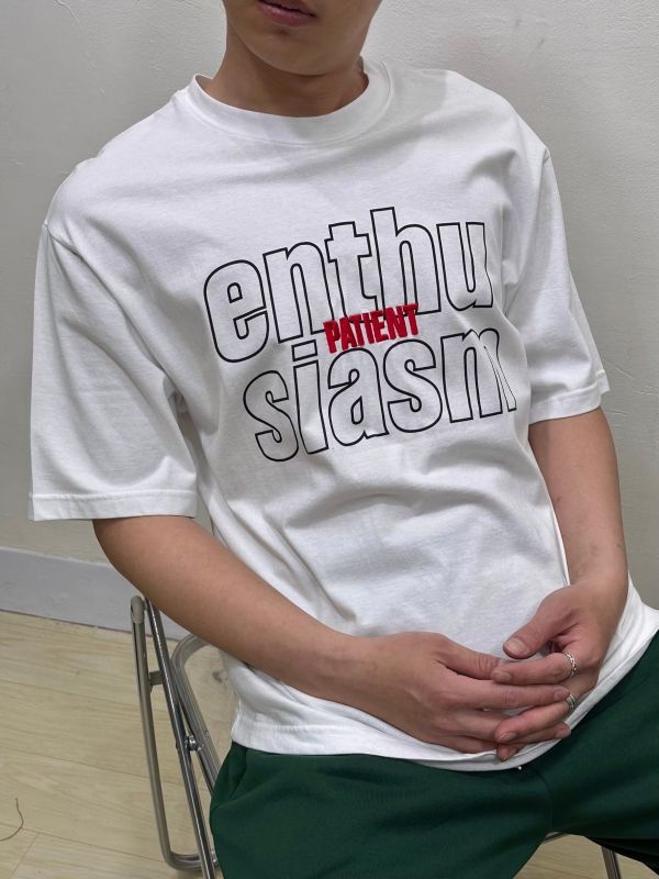 enthu siasm 刺繡小字短袖 