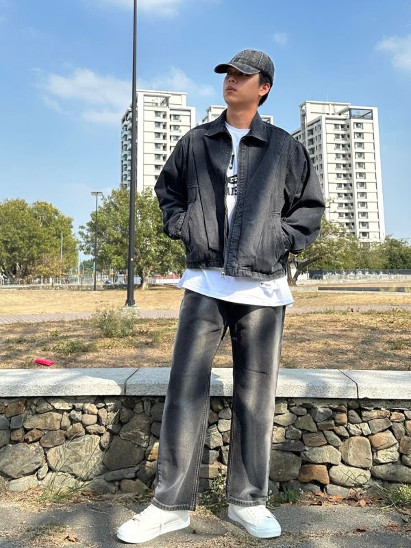 仿舊刷色斜切牛仔外套 