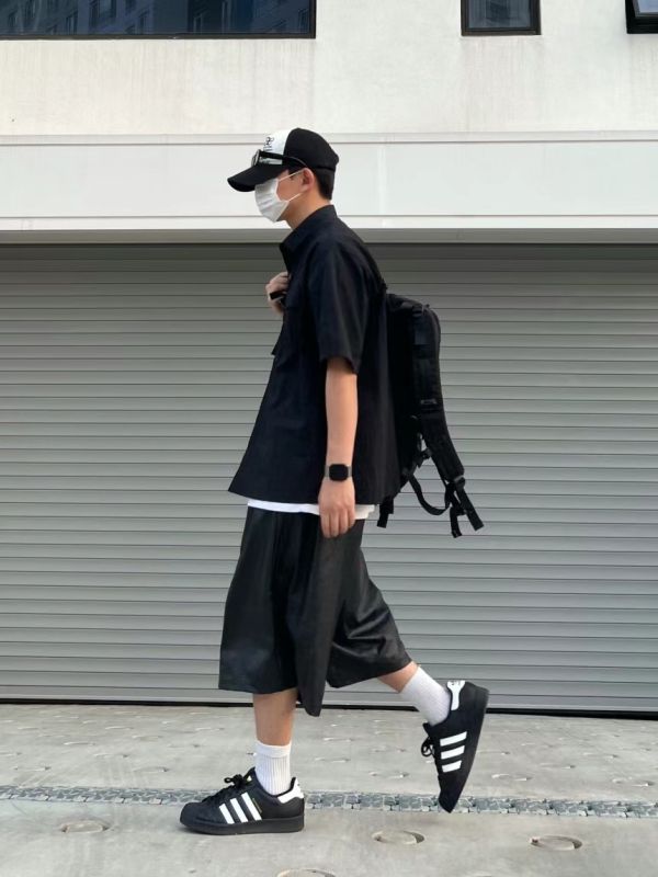 前打摺A字皮革短褲 