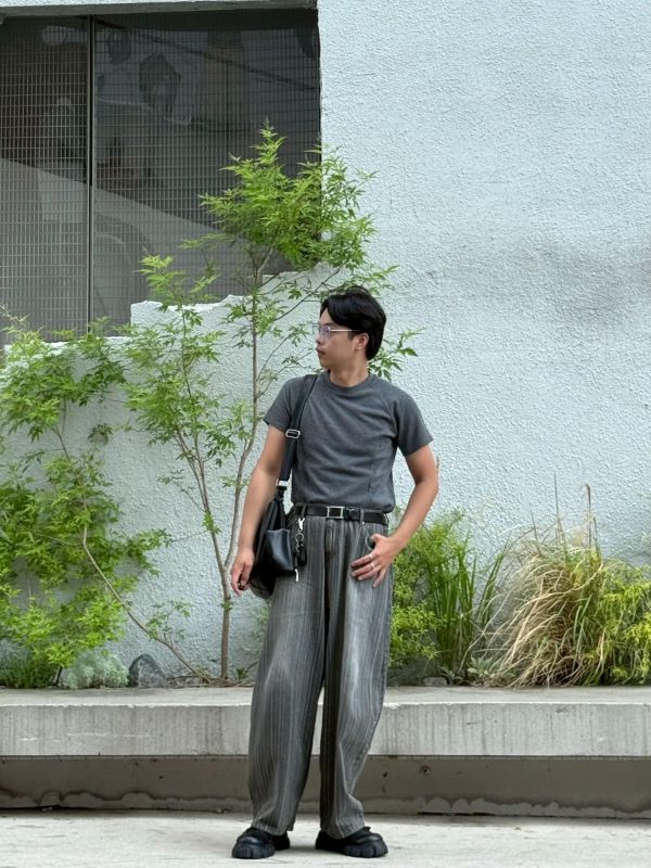建構式 肩切剪裁 顯壯短袖 