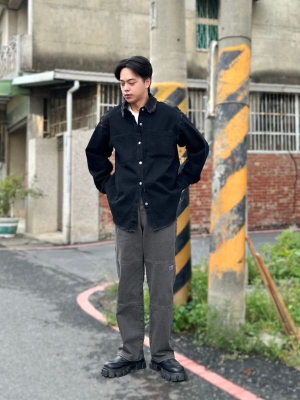 做舊抽鬚排扣牛仔夾克 