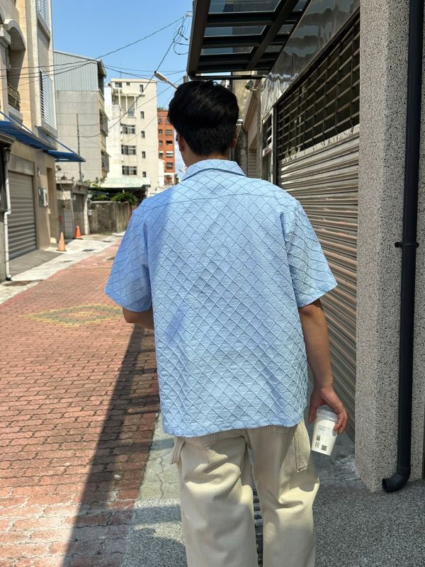 浮雕菱格短袖襯衫 