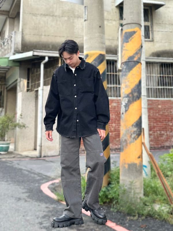 做舊抽鬚排扣牛仔夾克 