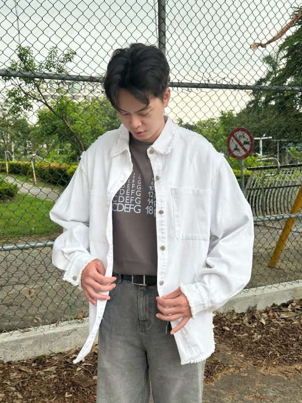 做舊抽鬚排扣牛仔夾克 