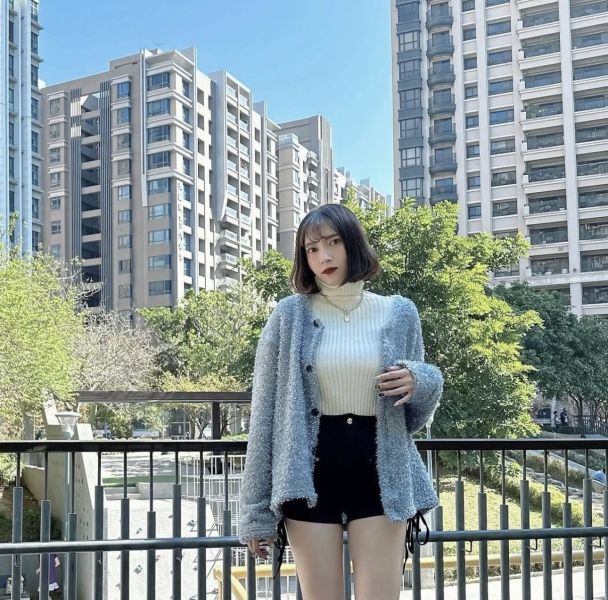 小香風絨球開襟衫 