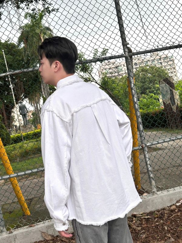 做舊抽鬚排扣牛仔夾克 