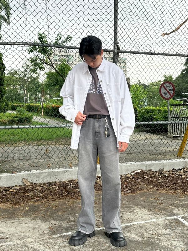 做舊抽鬚排扣牛仔夾克 