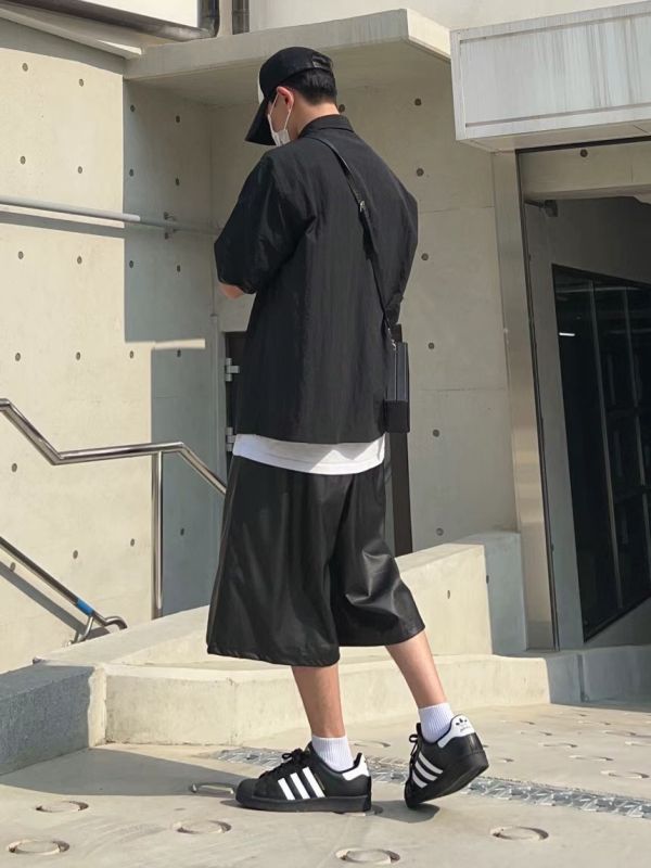 前打摺A字皮革短褲 