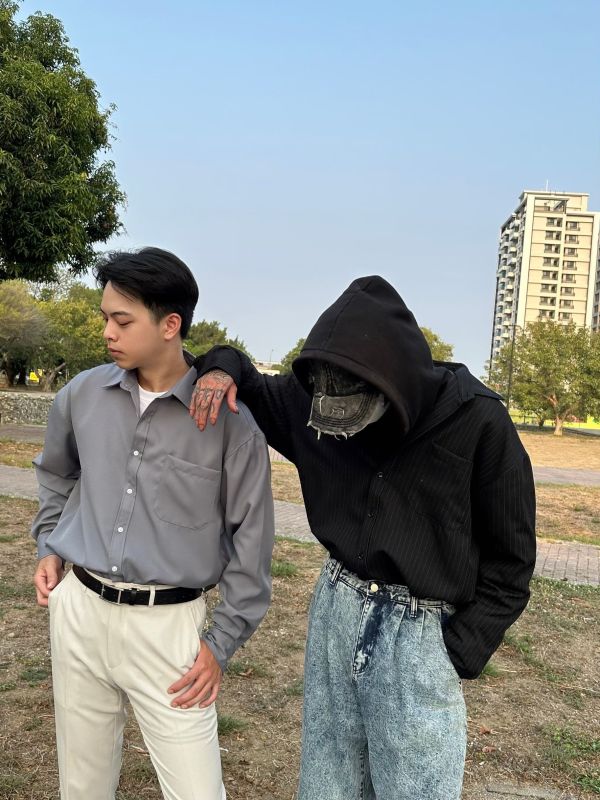 澎澎袖口落肩襯衫 
