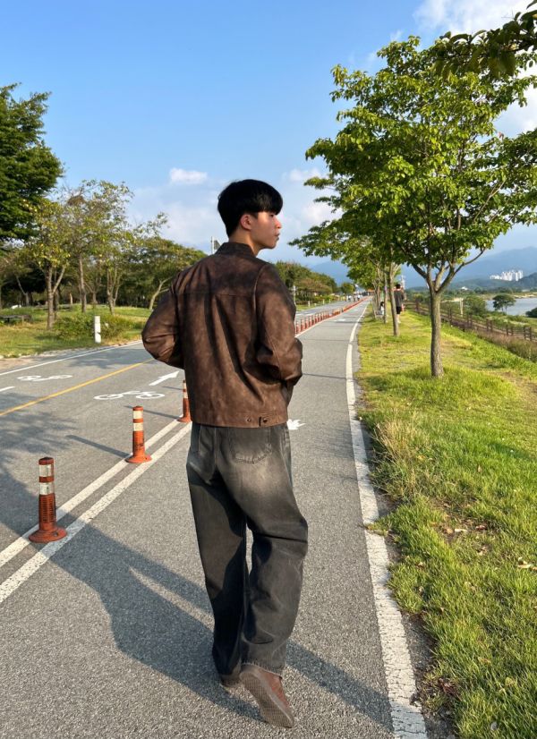 水洗勾線拼接直筒牛仔褲 