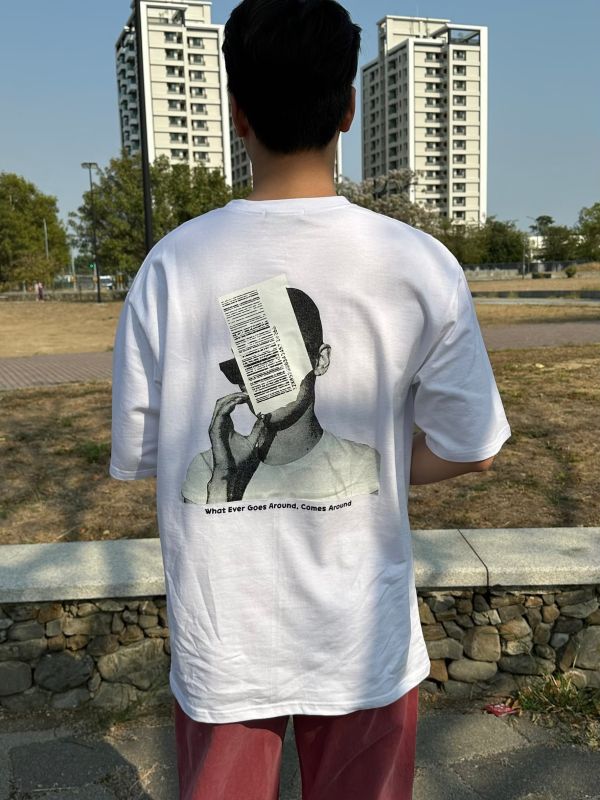 條碼遮臉大背圖落肩短T 