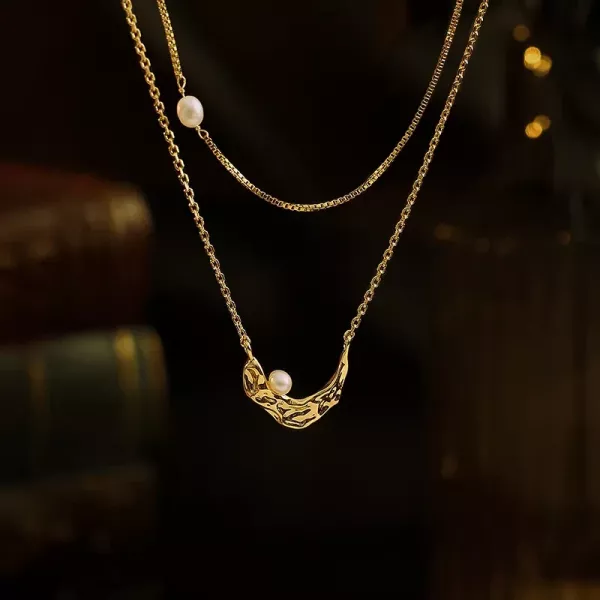 歐美天然珍珠立體褶皺月亮項鍊 