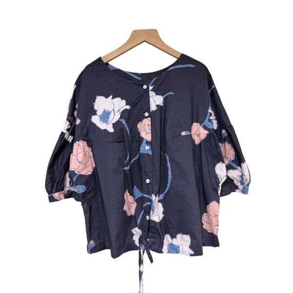 9877｜藝廊女伶・藝術感印花澎澎袖罩衫-RP1023I7 