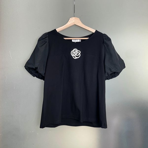 現貨 8016｜董娘直播同款 手縫山茶花 泡泡袖 自訂款 天絲棉拼接上衣 