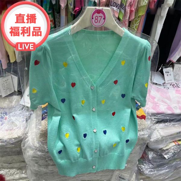 現貨｜配色愛心刺繡短款針織衫 