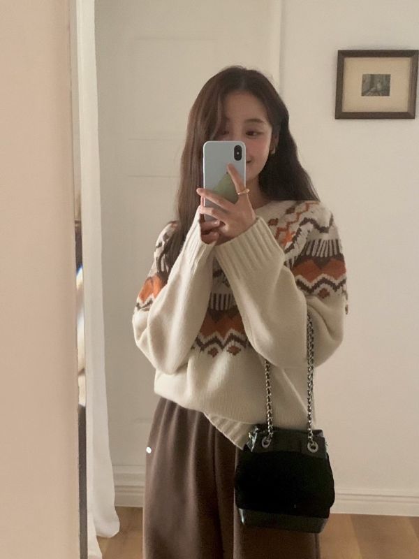 手工羊毛刺繡織紋毛衣(3 colors) 手工羊毛刺繡織紋毛衣