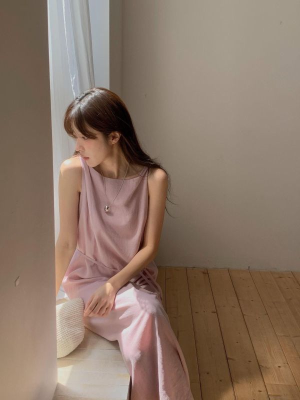 天然麻料扭結肩帶設計洋裝（3 colors） 天然麻料扭結肩帶設計洋裝