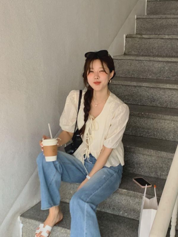 小花織紋綁帶澎袖上衣（2 colors） 小花織紋綁帶澎袖上衣