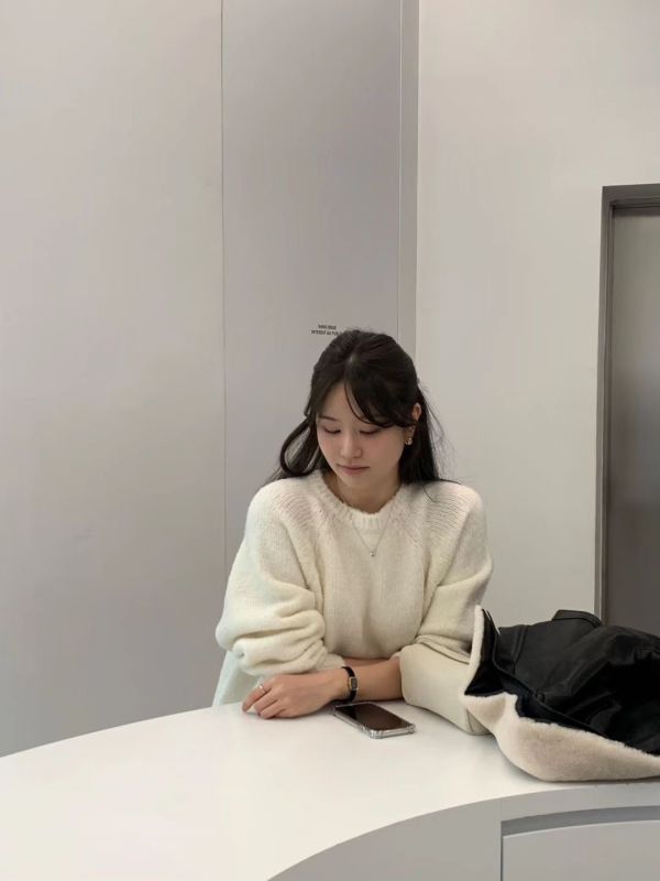 柔光溫暖羊毛圓領毛衣（2 colors） 柔光溫暖羊毛圓領毛衣