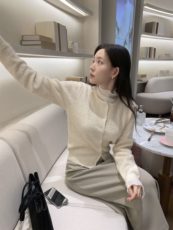 微光細摺浪邊打底上衣 （2 colors） 微光細摺浪邊打底上衣